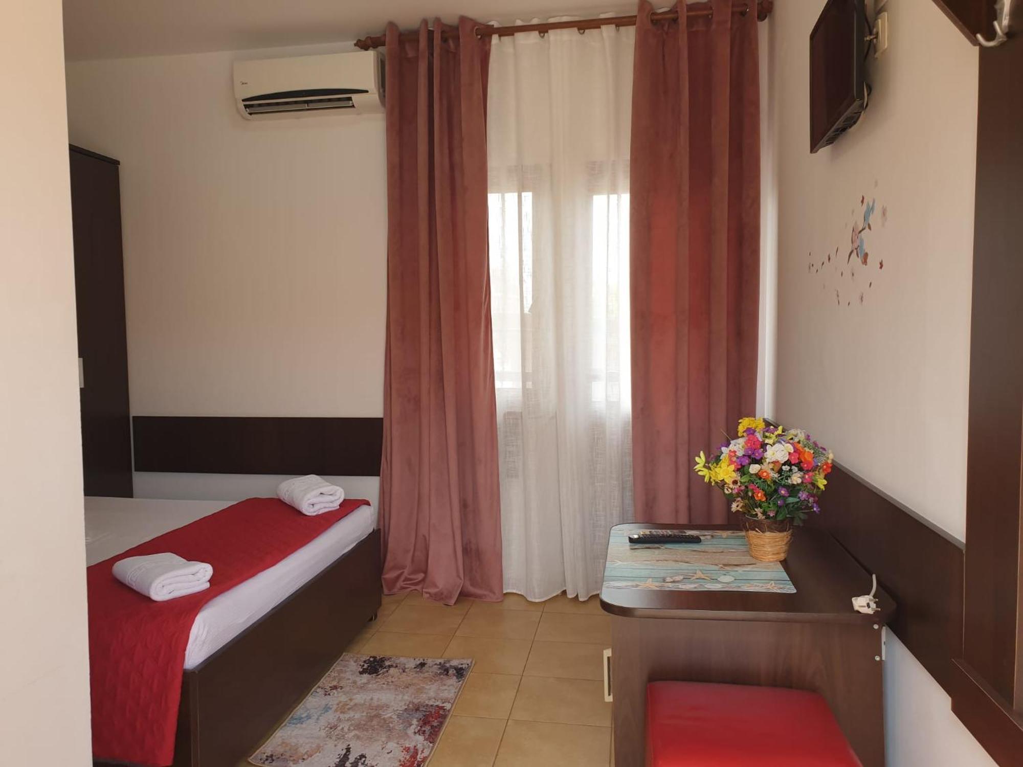 מלון קוסטינסטי Casa Mary מראה חיצוני תמונה